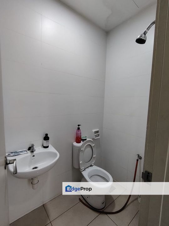 Freehold double storey landed house renovated and guarded at the valley west horizon hill iskandar puteri, Johor, 