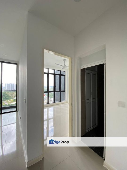 Full loan 2 room service apartment at d'pristine medini walking distance to legoland and CW bus stop, Johor, Nusajaya