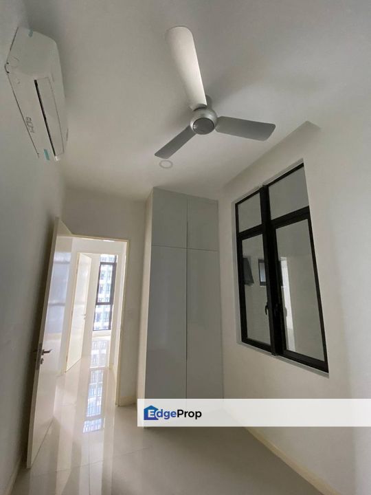 Full loan 2 room service apartment at d'pristine medini walking distance to legoland and CW bus stop, Johor, Nusajaya