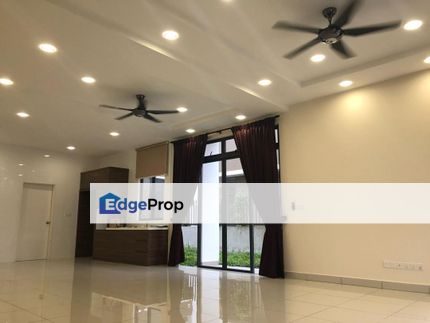 Freehold double storey end lot with extra land at the valley west horizon hill, Johor, 