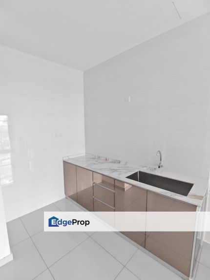 High floor partial furniture service apartment at sky tree bukit indah, Johor, Nusajaya