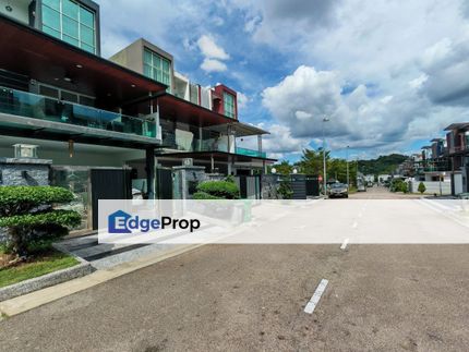 Freehold 3 storey superlink renovated and guarded at taman nusa sentral iskandar puteri johor, Johor, 