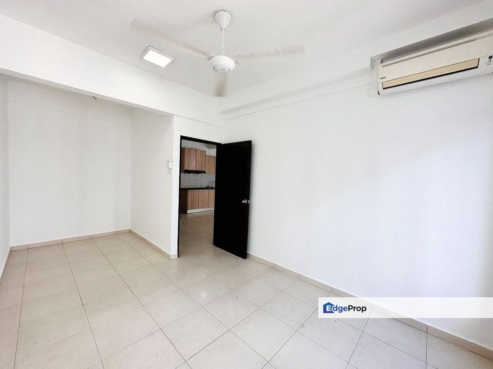 Full loan 3 room service apartment at the garden residence mutiara mas skudai, Johor, Skudai