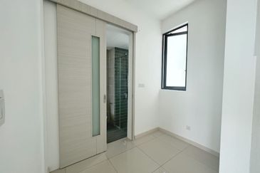 The M @ Medini Macrolink