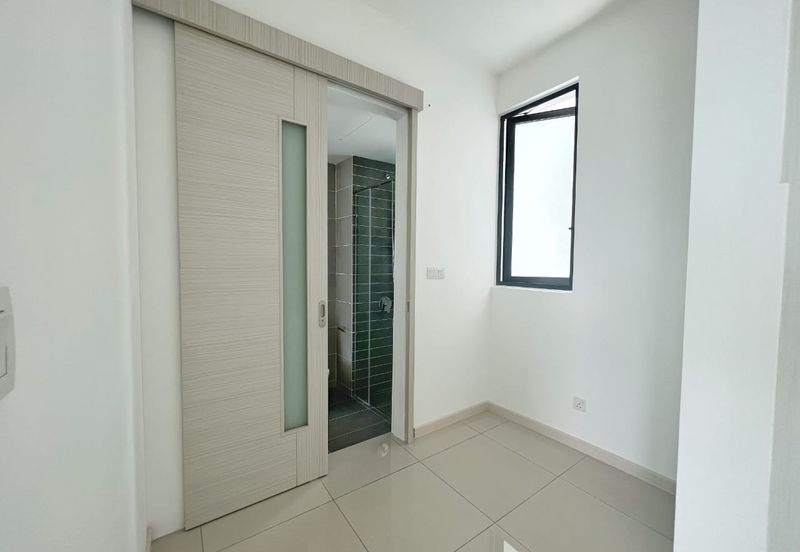 The M @ Medini Macrolink