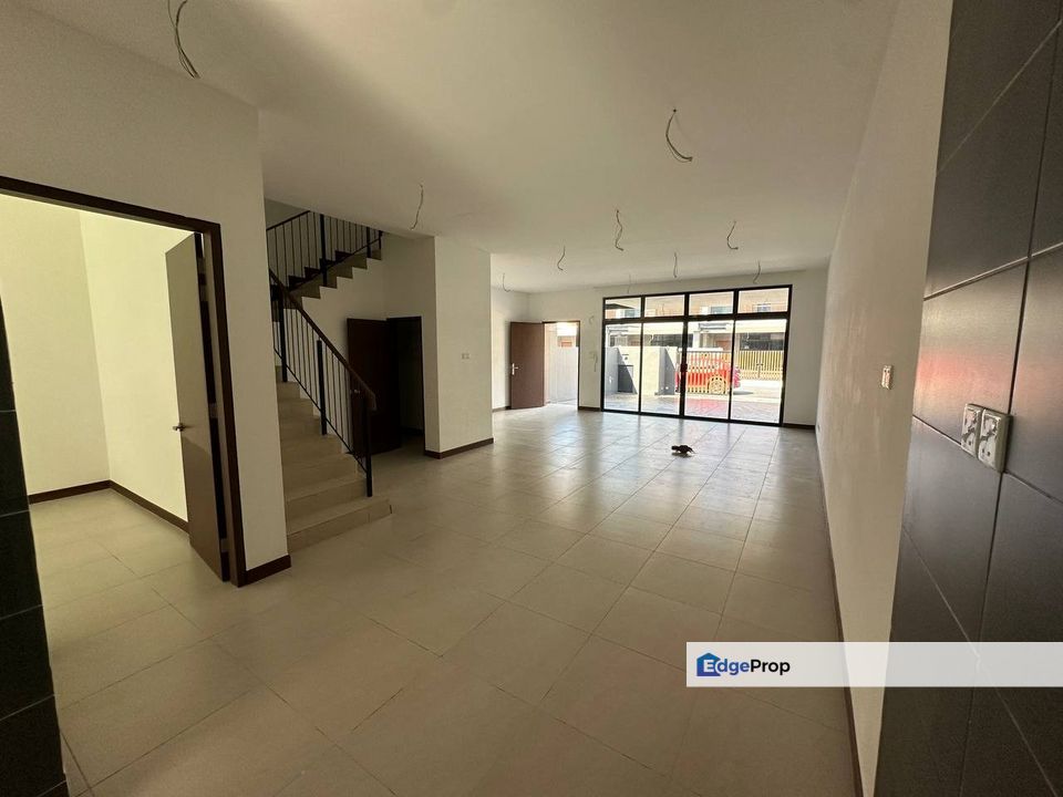 Freehold new double storey superlink guarded and club house in aurora sentral iskandar puteri, Johor, 