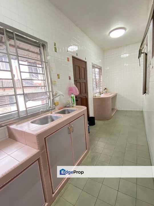 Freehold double storey landed house renovated at jalan nakhoda tun aminah skudai, Johor, Skudai