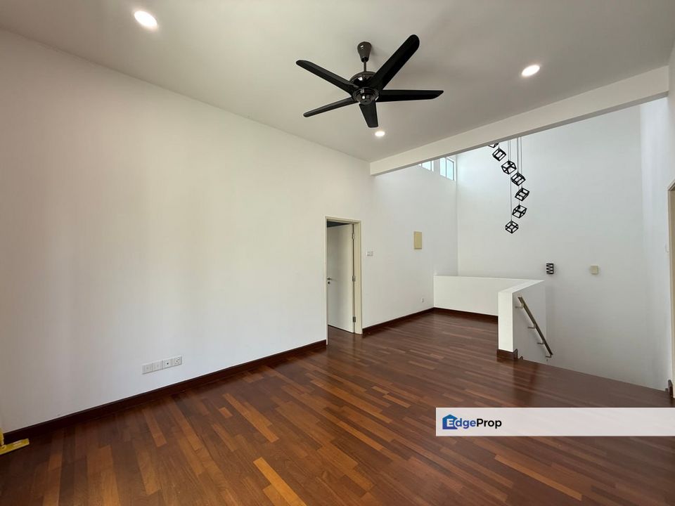 Freehold 2/5 storey semi d renovated and guarded unblock view in nusa idaman iskandar puteri, Johor, Nusajaya