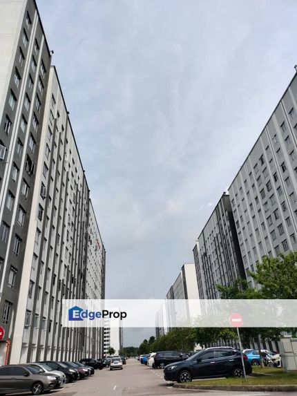 Freehold full loan 3 room medium cost apartment at denai gelang patah johor, Johor, Nusajaya