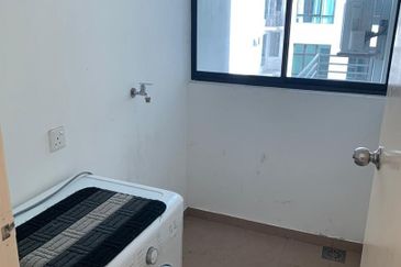 D'Summit Residences @ Kempas Utama