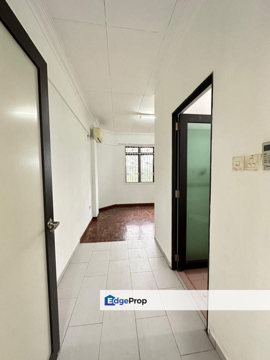 Freehold full loan skudai villa apartment renovated at skudai, Johor, Skudai