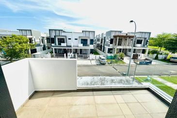 Garden Villa @ Bukit Indah 2