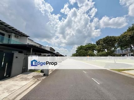 Freehold double storey landed house renovated and guarded at rini home 3 mutiara rini skudai , Johor, Skudai