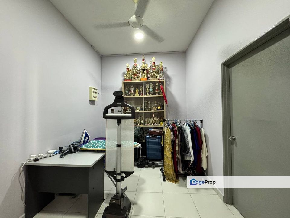 3 storey terra house renovated and guarded at taman mutiara mas sapphire skudai, Johor, Skudai