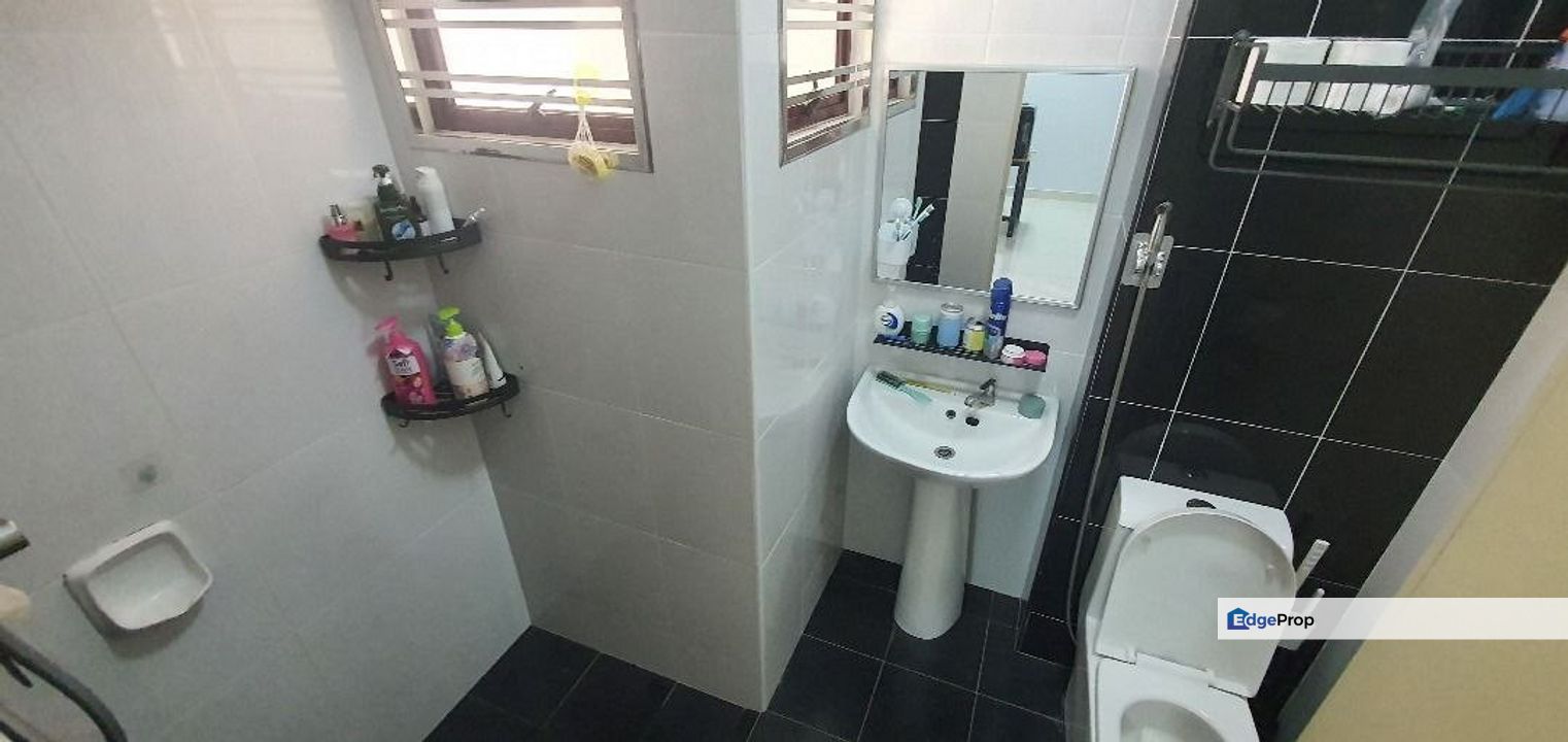 Double storey landed house renovated and guarded at rini height2 mutiara rini skudai, Johor, Skudai