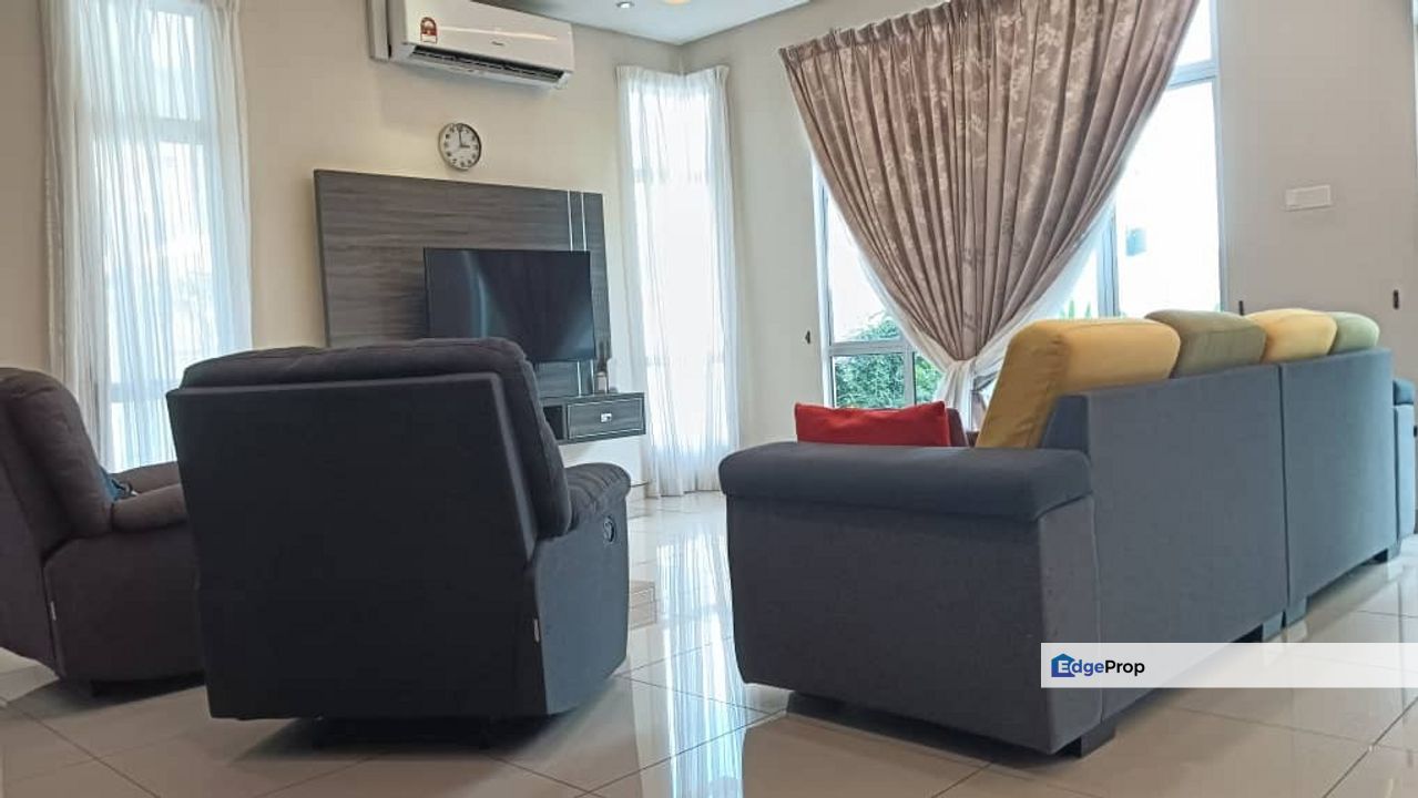 Freehold double storey landed house renovated and guarded at taman pulai hijauan skudai, Johor, Kangkar Pulai