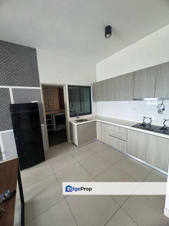 Freehold full loan 2 room service apartment at raffles suites perling skudai, Johor, Skudai