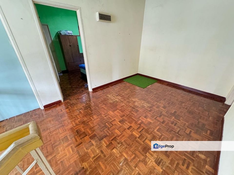 Freehold full loan double storey end lot at bandar putra kulai, Johor, Kulai