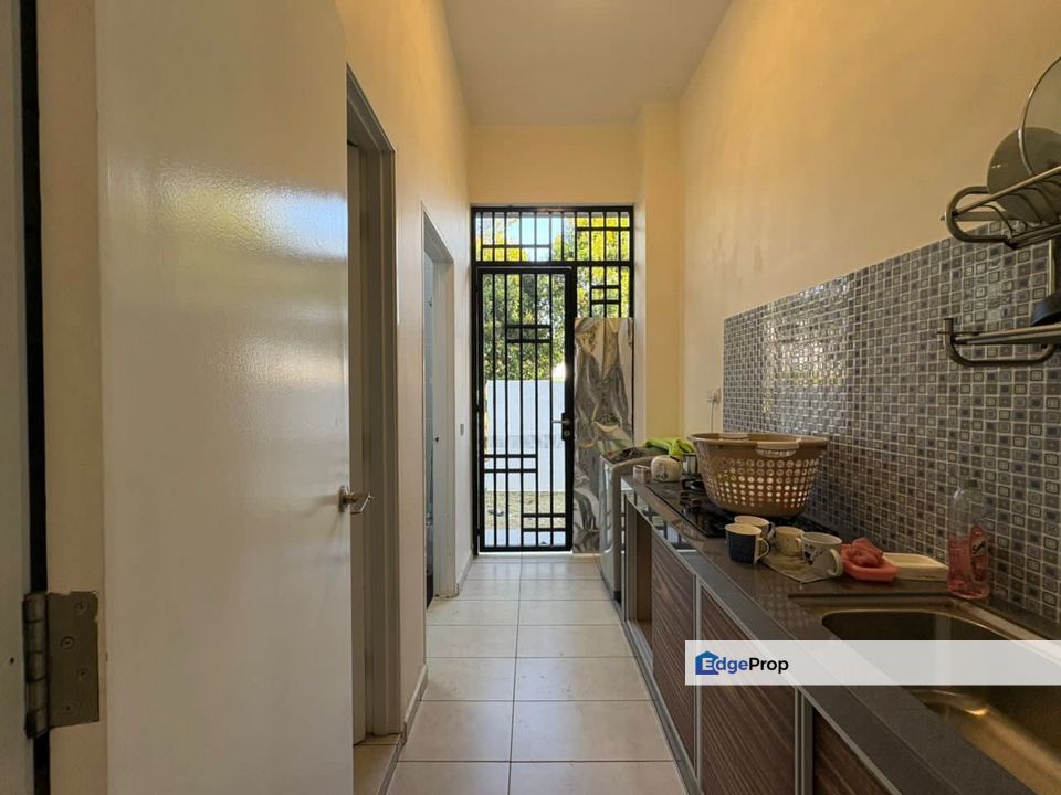 Freehold double storey cluster house end lot with renovated and guarded at taman bukit indah, Johor, Johor Bahru