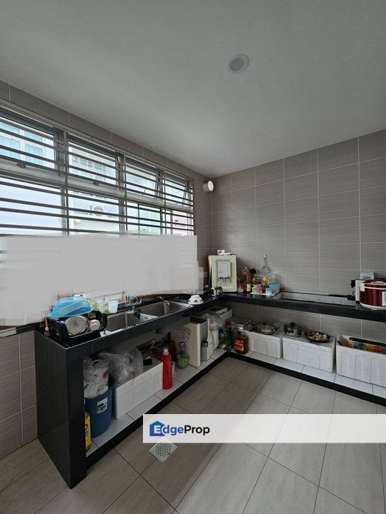 Freehold double storey superlink renovated and guarded at taman sutera perling, Johor, Johor Bahru