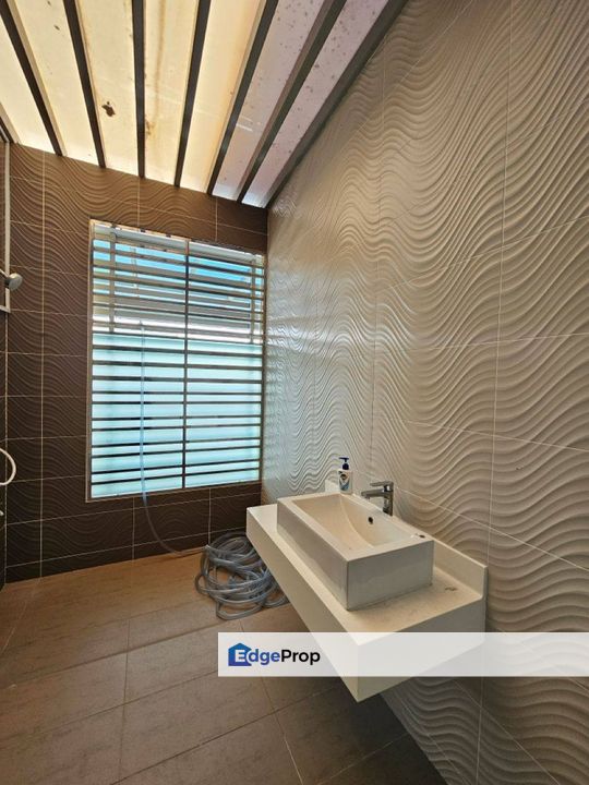 Freehold double storey superlink renovated and guarded at taman sutera perling, Johor, Johor Bahru