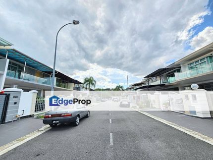 Freehold double storey superlink renovated and guarded at taman sutera perling, Johor, Johor Bahru
