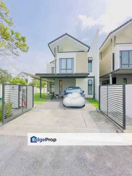 Double storey end lot with extra land renovated and guarded at avira garden medini iskandar, Johor, Nusajaya