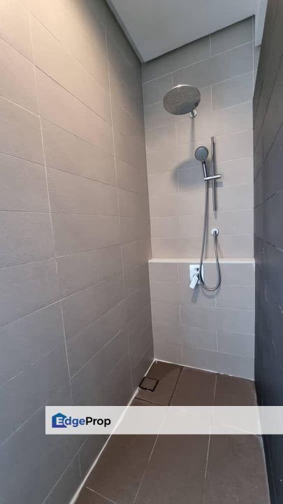 Double storey end lot with extra land renovated and guarded at avira garden medini iskandar, Johor, Nusajaya