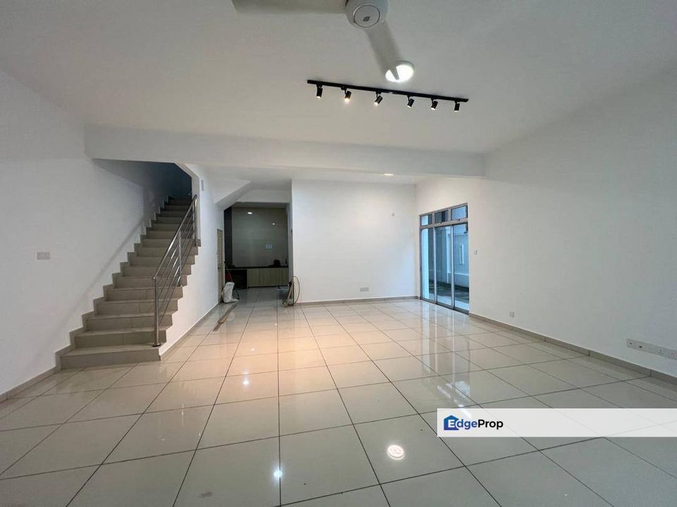 Freehold double storey cluster house guarded at oleander residence kempas utama skudai, Johor, Johor Bahru