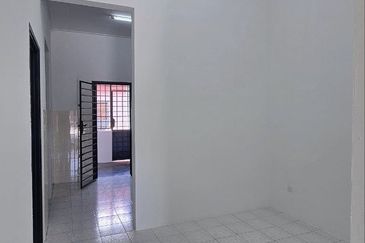 Jalan Timur, Nusajaya Mas