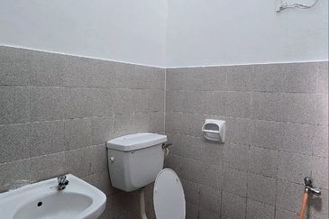 Jalan Timur, Nusajaya Mas