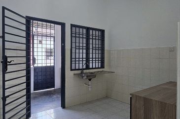 Jalan Timur, Nusajaya Mas