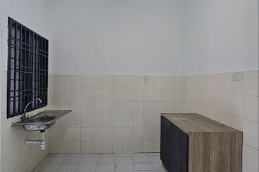 Jalan Timur, Nusajaya Mas