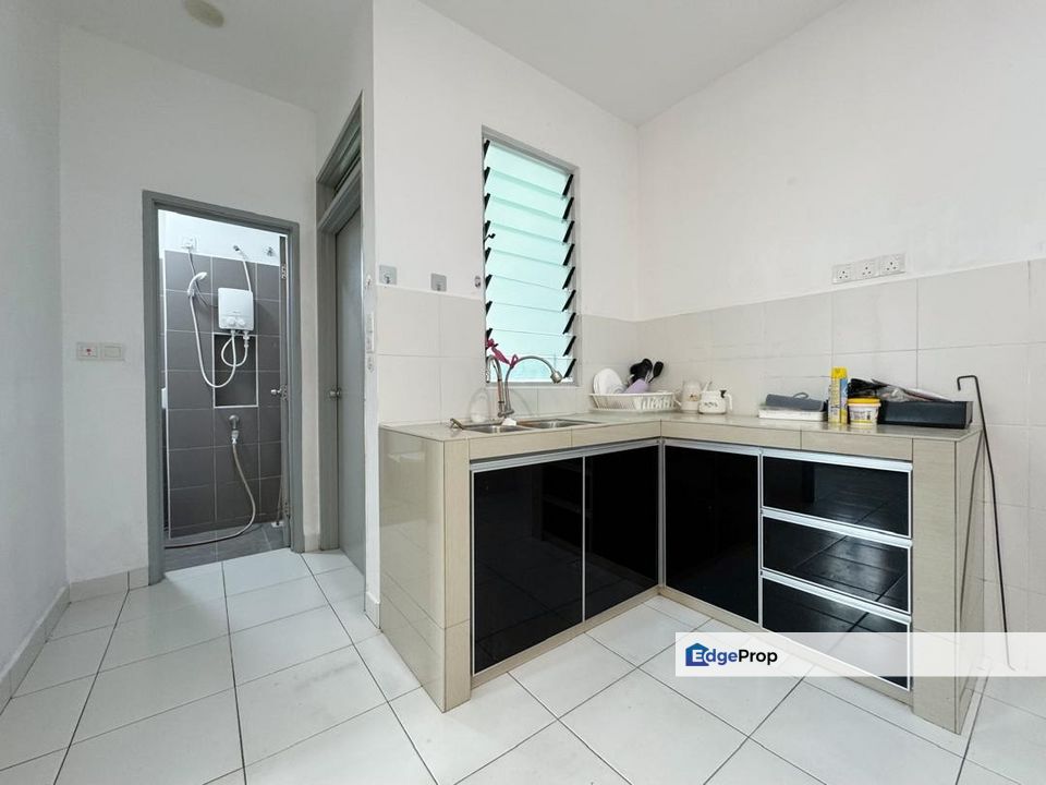 Freehold double storey end lot with extra land renovated at taman nusa bayu gelang patah, Johor, Nusajaya