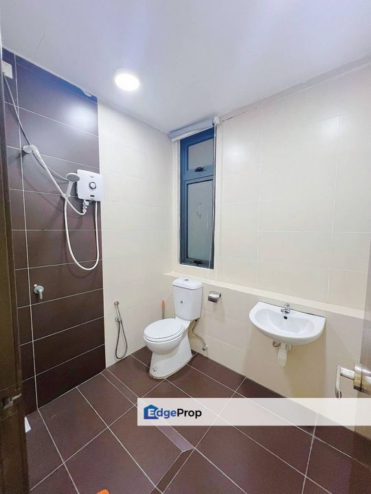 Freehold full loan 3 room service apartment at 8scape residence sutera perling iskandar puteri, Johor, Johor Bahru