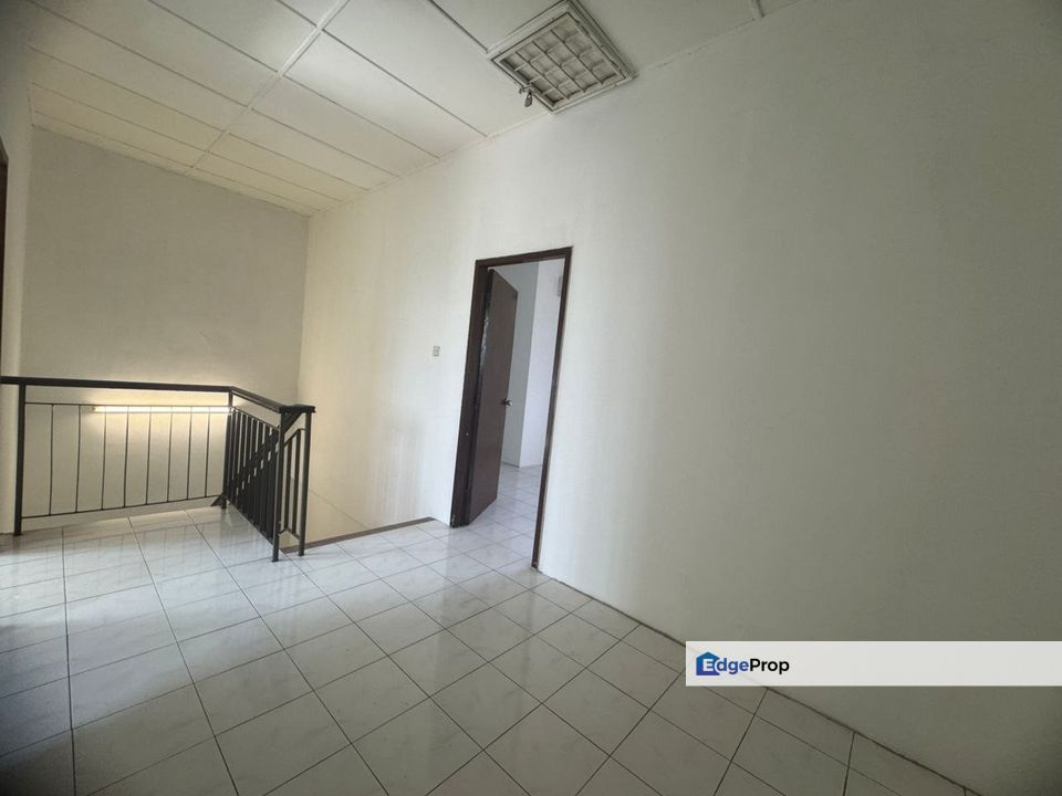 Freehold full loan double storey landed house at taman putri kulai, Johor, Kulai