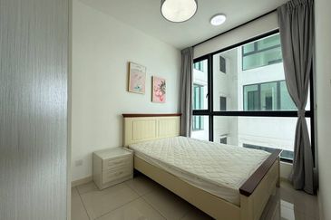 The M @ Medini Macrolink