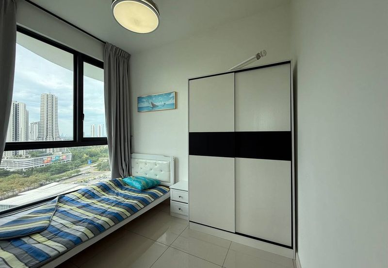 The M @ Medini Macrolink