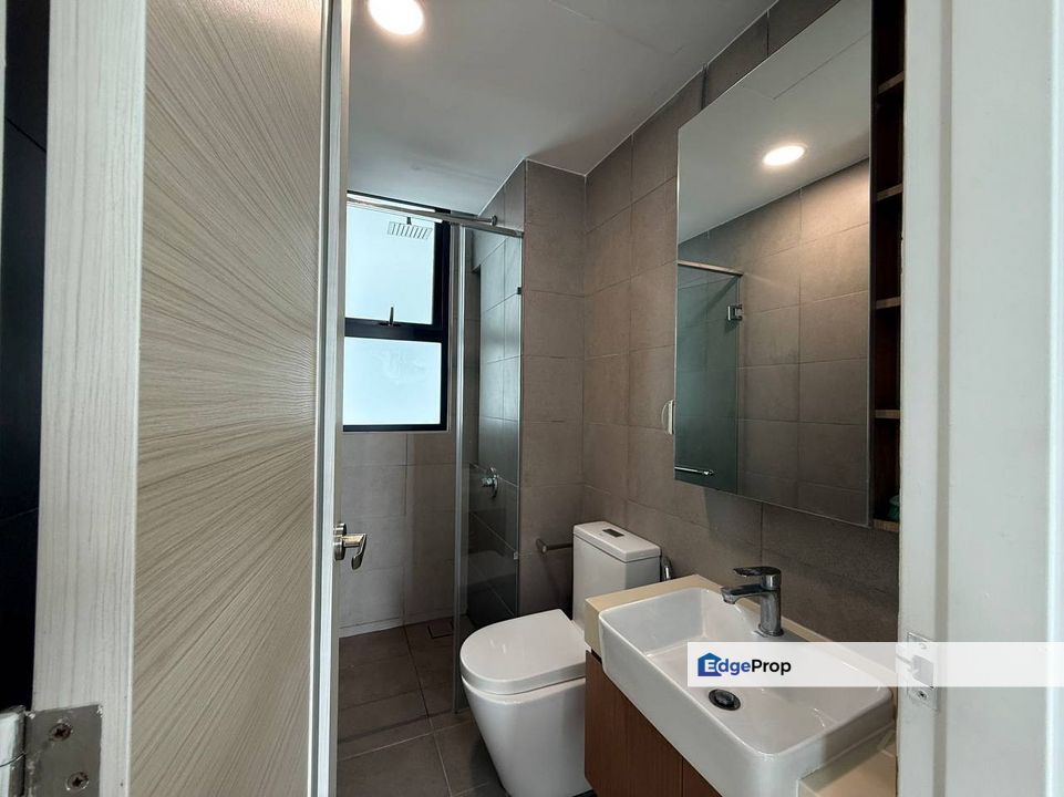 Fully furniture mid floor 3 room service apartment at the m marcolink medini, Johor, 