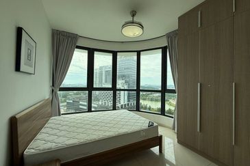 The M @ Medini Macrolink