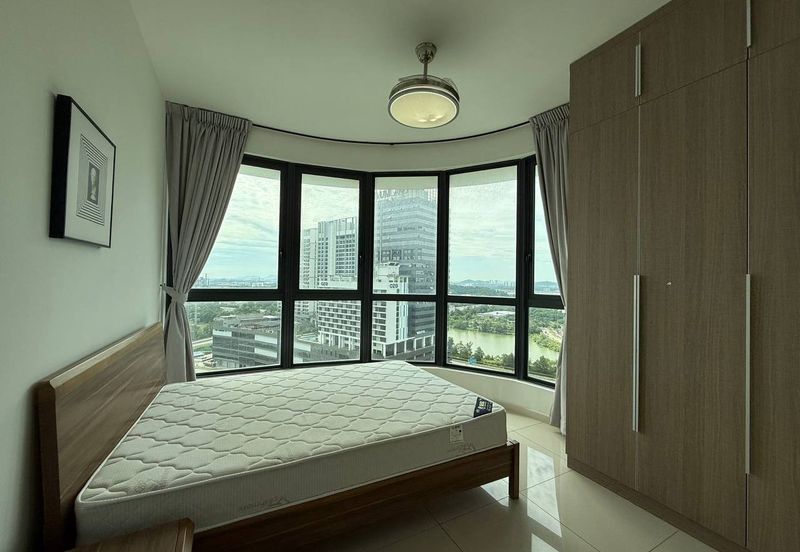 The M @ Medini Macrolink