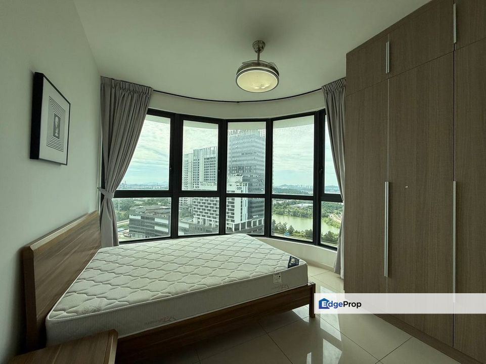 Fully furniture mid floor 3 room service apartment at the m marcolink medini, Johor, 