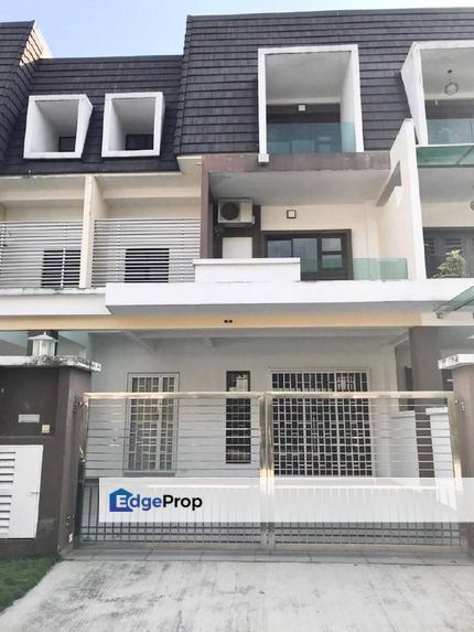 Freehold 2.5 storey terra house fully furniture and renovated at kempas utama skudai, Johor, Johor Bahru