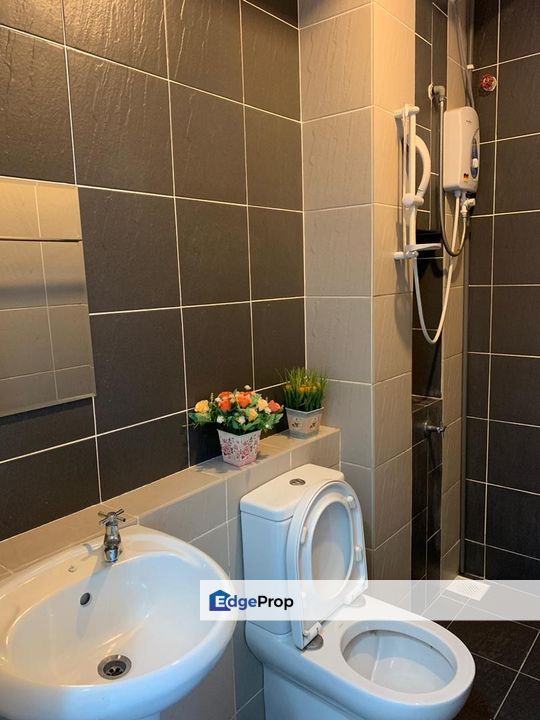 Freehold full loan 3 room service apartment high floor at d'rich nusa duta iskandar puteri, Johor, Johor Bahru