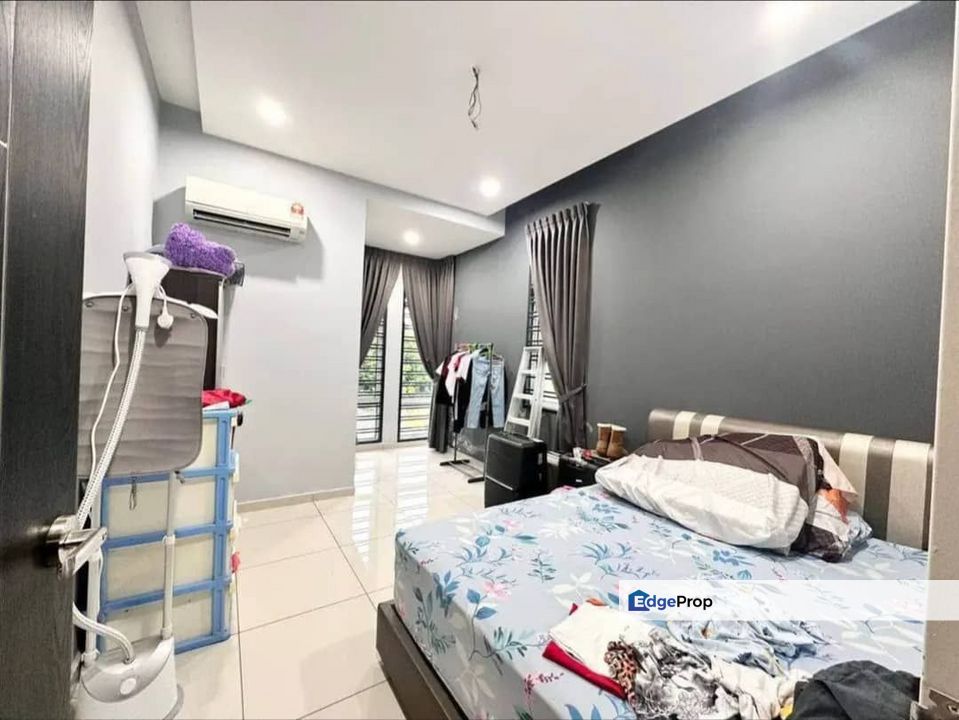 Freehold unblock view 3 storey cluster house renovated and guarded at taman nusa sentral iskandar puteri, Johor, 