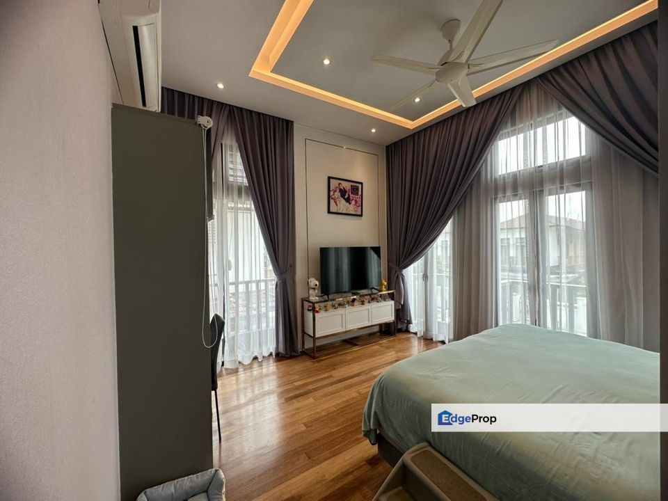 Freehold double storey big cluster house renovated and guarded at eco botanic, Johor, Nusajaya