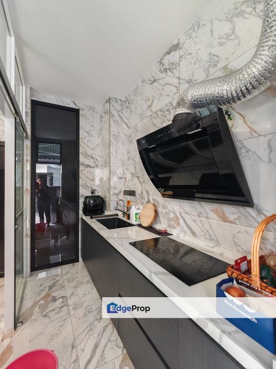 Freehold double storey cluster house renovated and guarded at eco botanic, Johor, Nusajaya