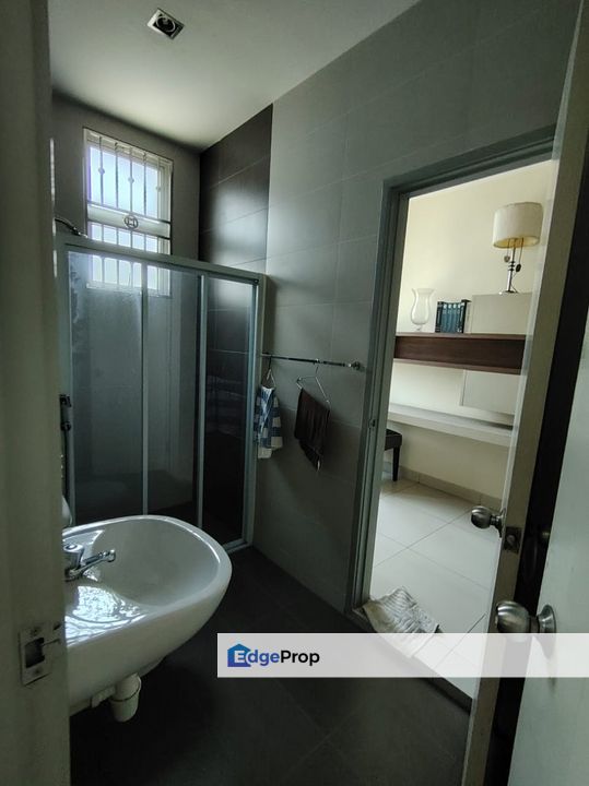 Freehold double storey cluster house renovated and guarded at nusa duta iskandar puteri, Johor, Johor Bahru