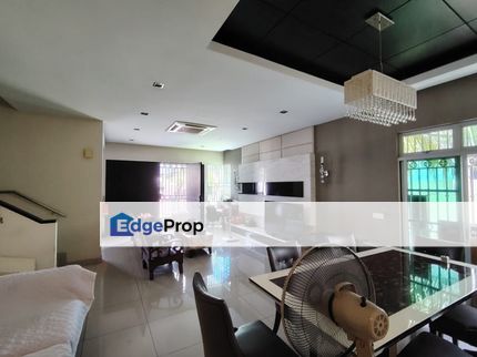 Freehold double storey cluster house renovated and guarded at nusa duta iskandar puteri, Johor, Johor Bahru