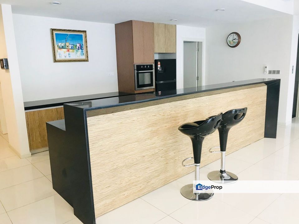 Freehold big size service apartment renovated and furniture at impiana east ledang, Johor, 